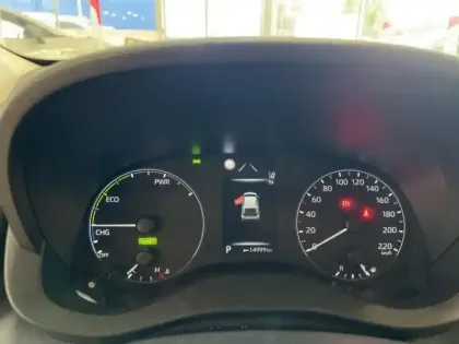 Photo 13 Toyota Yaris  116h Dynamic Business 5p + Programme Beyond Zero Academy MY22