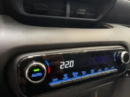 Photo 9 Toyota Yaris  116h Dynamic Business 5p + Programme Beyond Zero Academy MY22