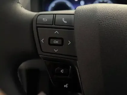 Photo 13 Toyota C-HR  1.8 Hybride 140ch Dynamic NG23