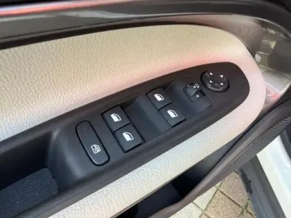 Photo 10 Fiat 600  1.2 Hybrid 100ch La Prima DCT6