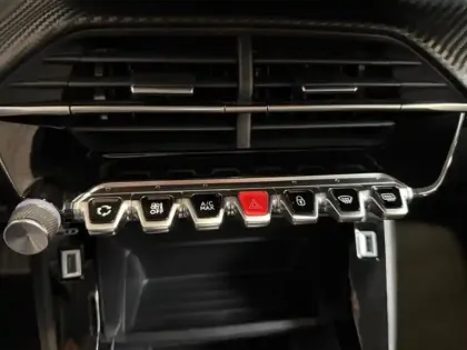 Photo 13 Peugeot 208  e- 136ch Like