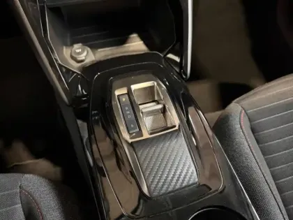 Photo 14 Peugeot 208  e- 136ch Like