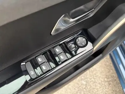 Photo 14 Lancia Ypsilon  1.2 Ibrida 100ch LX eDCT6