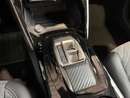 Photo 14 Peugeot 208  1.2 Hybrid 110ch Allure e-DCS6