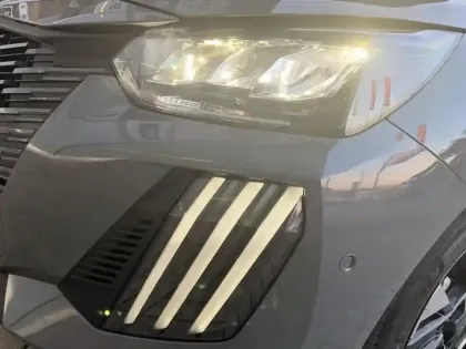 Photo 7 Peugeot 208  1.2 Hybrid 110ch Allure e-DCS6