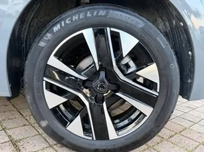 Photo 12 Peugeot 208  1.2 Hybrid 110ch Allure e-DCS6