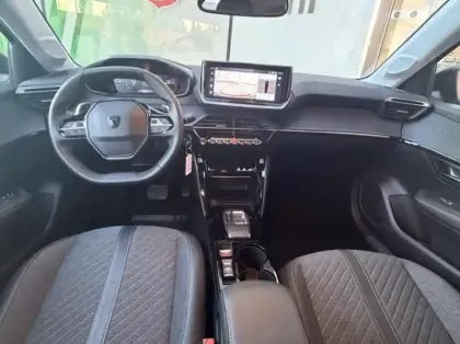 Photo 11 Peugeot 208  1.2 Hybrid 110ch Allure e-DCS6