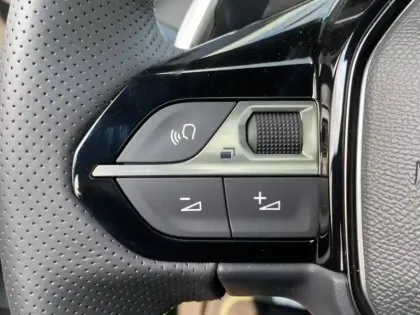 Photo 14 Peugeot 208  1.2 PureTech 100ch S&S GT EAT8