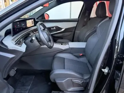 Photo 8 Peugeot 3008  1.2 Hybrid 136ch Allure e-DCS6