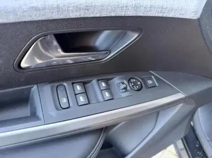 Photo 12 Peugeot 3008  1.2 Hybrid 136ch Allure e-DCS6