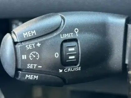 Photo 9 Peugeot 208  e- 136ch Style