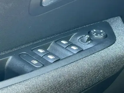 Photo 7 Peugeot 208  e- 136ch Style