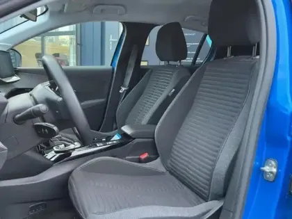 Photo 12 Peugeot 208  e- 136ch Style