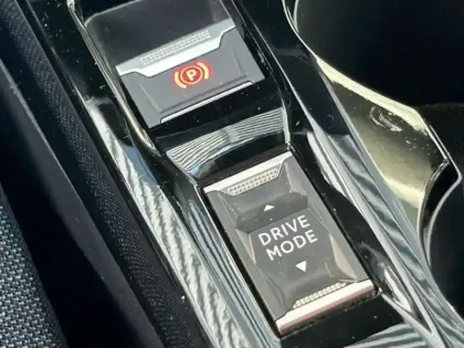 Photo 11 Peugeot 208  e- 136ch Style