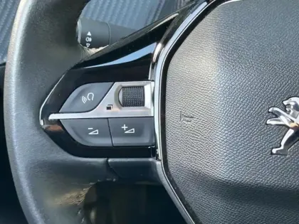 Photo 15 Peugeot 208  e- 136ch Style