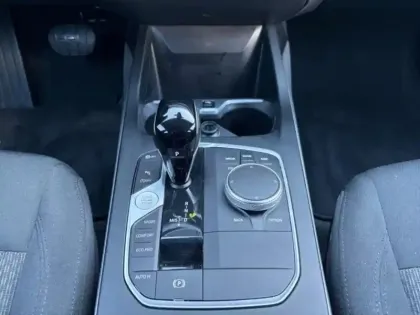 Photo 10 BMW Serie 1 Gén. III (F40) Ph2 Business Design 5