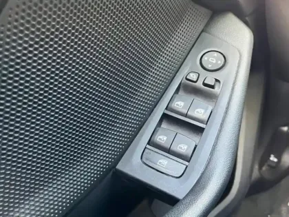 Photo 8 BMW Serie 1 Série 1 116dA 116ch Business Design DKG7