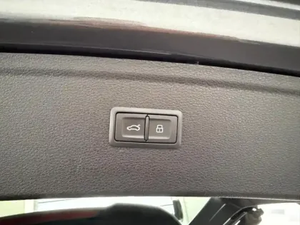 Photo 7 Audi Q5  55 TFSI e 367ch S line quattro S tronic 7