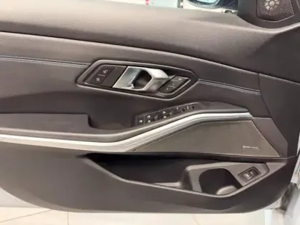 Photo 14 BMW Serie 3 Série 3 Touring 320dA xDrive 190ch M Sport