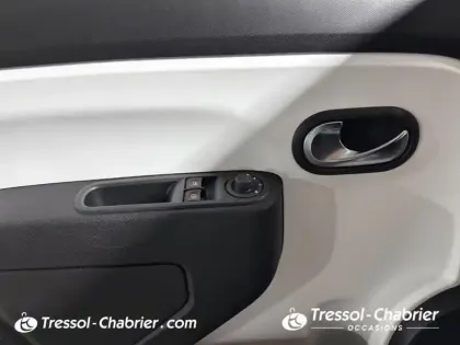 Photo 19 Renault Twingo Gén. III (C07) Ph2 NG Equilibre 5