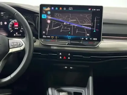 Photo 9 Volkswagen Golf 1.5 eHybrid 204 DSG6 VW Edition