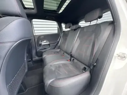 Photo 15 Mercedes Classe B 200 d AMG Line