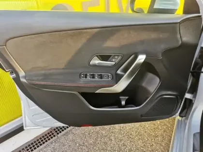 Photo 15 Mercedes Classe A 200 AMG Line 7G-DCT 163 ch