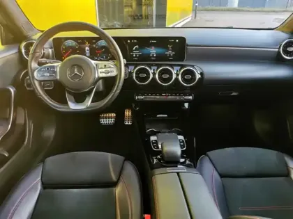 Photo 8 Mercedes Classe A 200 AMG Line 7G-DCT 163 ch