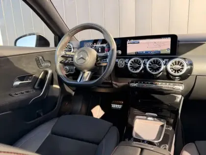 Photo 7 Mercedes Classe A 180 d AMG Line