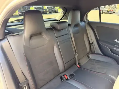 Photo 10 Mercedes Classe A 180 d AMG Line