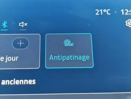 Photo 28 Renault Captur II esprit Alpine full hybrid E-Tech 160-25