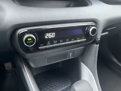 Photo 12 Toyota Yaris Hybride 116h Design