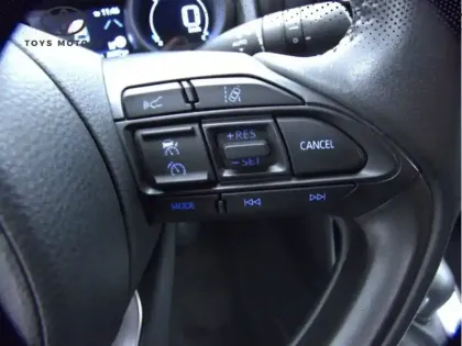 Photo 7 Toyota Yaris Hybride 1.5 HYBRID 116H DESIGN / PACK CARGO