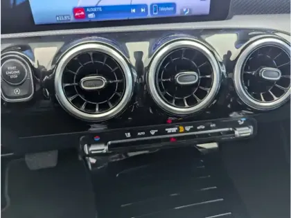 Photo 20 Mercedes Classe A 180 d Berline Business Line