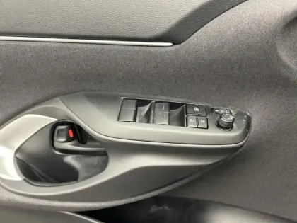 Photo 25 Toyota Yaris Hybride 1.5 HYBRID 116H DESIGN / PACK CARGO