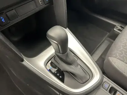 Photo 8 Toyota Yaris Hybride 1.5 HYBRID 116H DESIGN / PACK CARGO