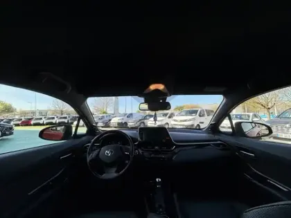 Photo 8 Toyota C-HR Hybride Première 2.0 184 ch