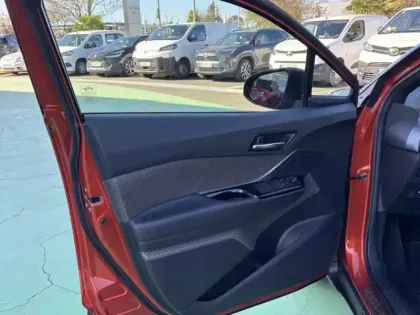 Photo 12 Toyota C-HR Hybride Première 2.0 184 ch