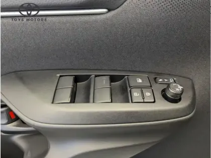 Photo 14 Toyota Yaris Hybride 116h Design Pack