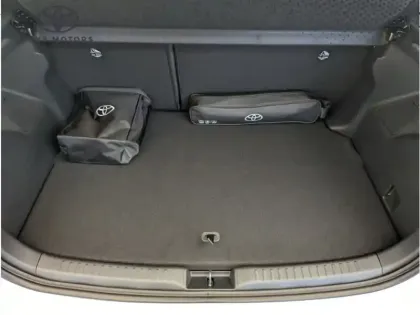 Photo 7 Toyota Yaris Hybride 116h Design Pack