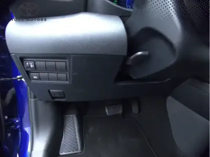 Photo 8 Toyota Yaris Hybride 116h Design / Pack confort