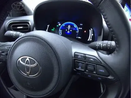 Photo 7 Toyota Yaris Hybride 116h Design / Pack confort