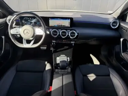 Photo 9 Mercedes Classe A 200 d AMG Line