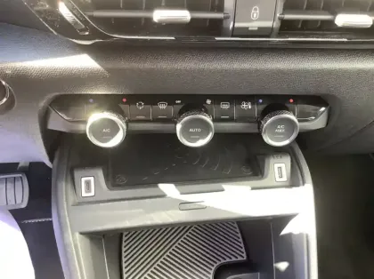 Photo 15 Citroën C4 Hybride 145 e-DCS6 Max - 5P