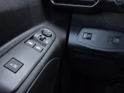 Photo 34 Peugeot Partner III M CU Std Dies 130 ch Auto Pack Prem Co