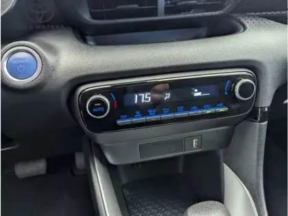 Photo 20 Toyota Yaris Hybride 116h Dynamic