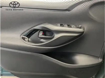 Photo 15 Toyota Yaris Hybride 116h Design Pack