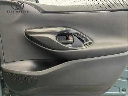 Photo 10 Toyota Yaris Hybride 116h Design Pack