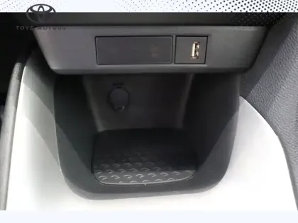 Photo 13 Toyota Yaris Hybride 116h Dynamic