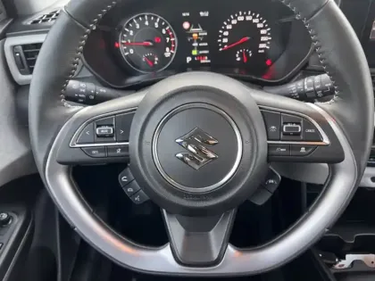 Photo 16 Suzuki Swift 1.2 HYBRID PRIVILEGE CVT